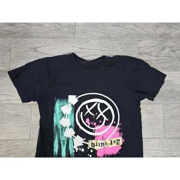 Men's Blink 182 Rock Band Shirt Black Size Medium Short Sleeves Punk Skate Music - Picture 7 of 10